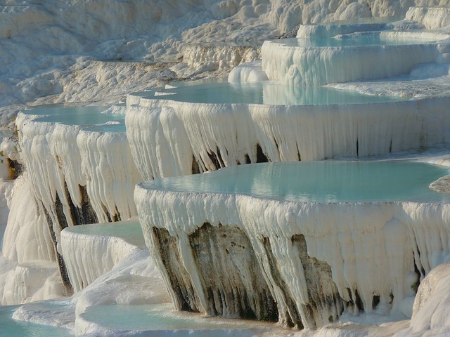 Meraviglie di Pamukkale: Scoperta e Conservazione delle Piscine Naturali Turche