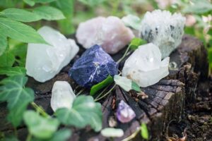 L’armonia tra cristalli e meditazione: esplorando il potere delle pietre