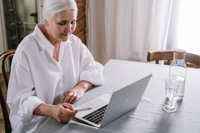 Come cambia il consumo digitale: dagli acquisti online alla gestione dei servizi quotidiani