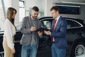 Neopatentati e prima auto: perché il noleggio conviene alle famiglie