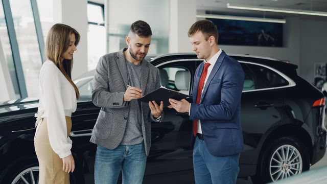 Neopatentati e prima auto: perché il noleggio conviene alle famiglie
